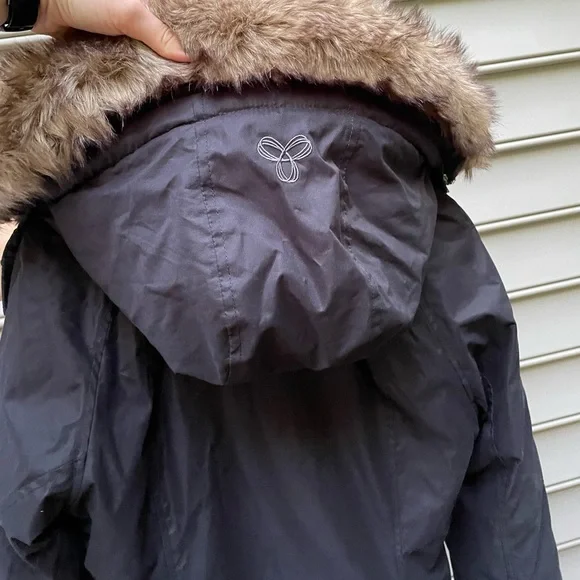 Aritzia TNA Summit Parka Size L. In perfect condition with tags.